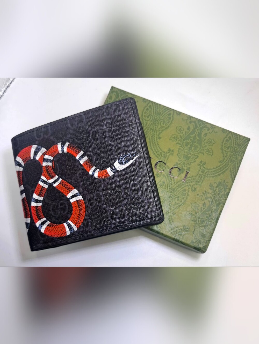 Gucci Men's GG Supreme Kingsnake Print Bifold Wallet – Black/Grey Monogram